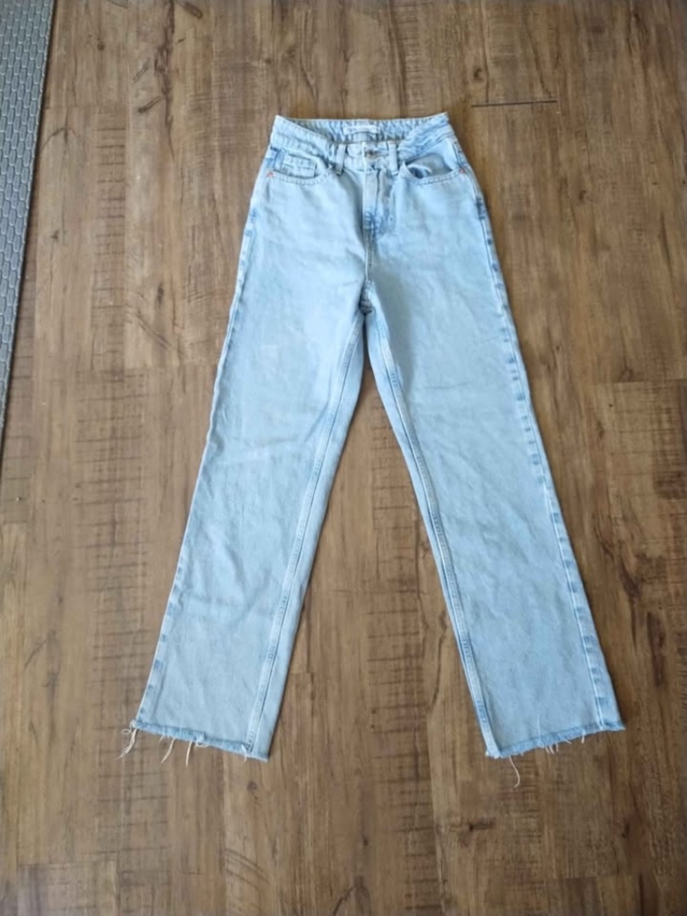 Zara light wash raw hem size 0 jeans
